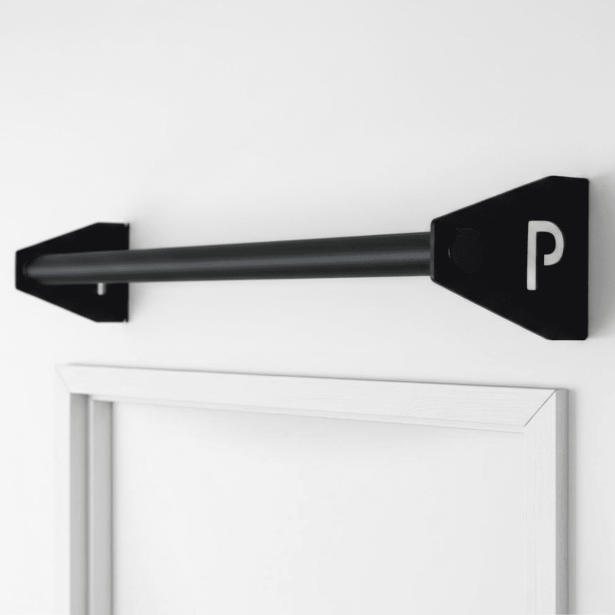 Barre de traction ApexPro noire fixée au mur