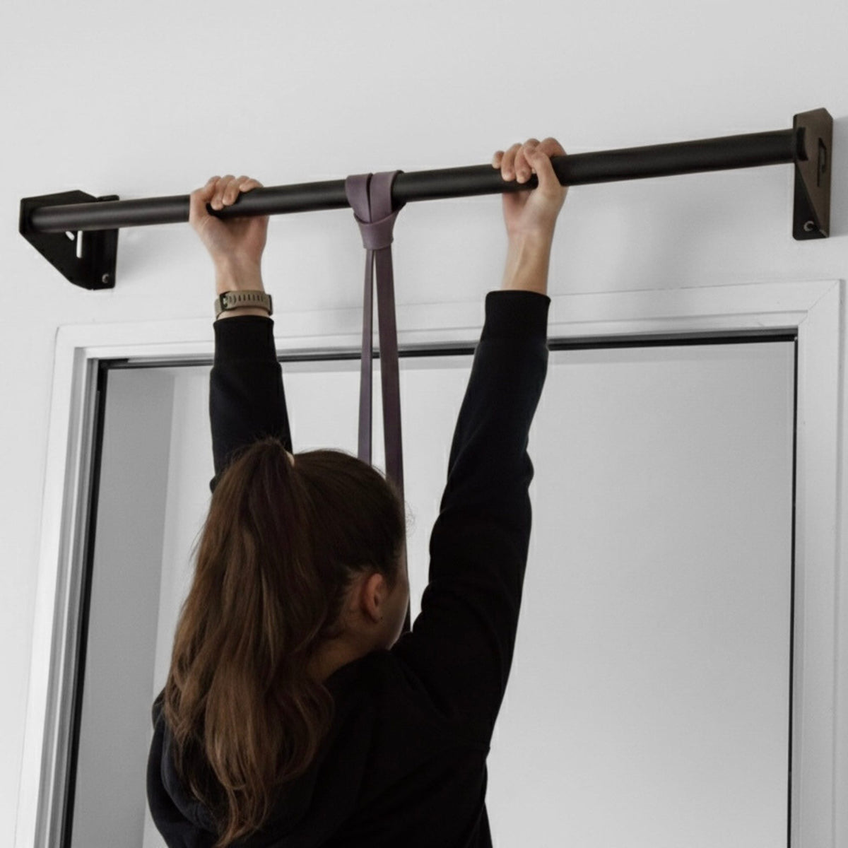 Fixation murale de la barre ApexPro, vue rapprochée