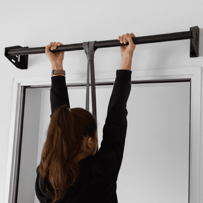 Exercices sur la barre de traction ApexPro noire